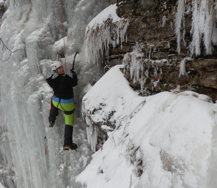 Cascade de Glace Pessu – Neige & Montagne