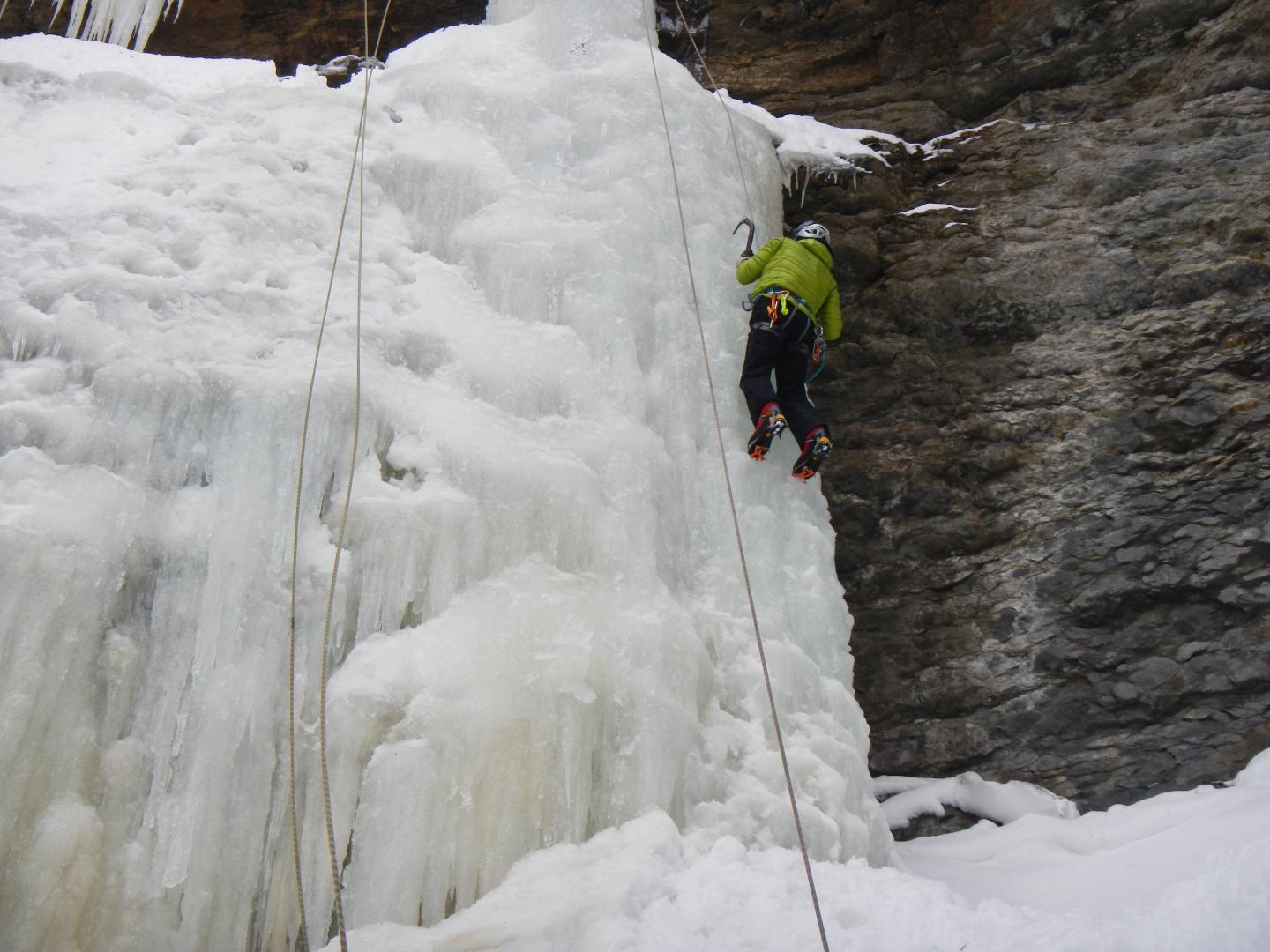 Cascade de Glace Pessu – Neige & Montagne